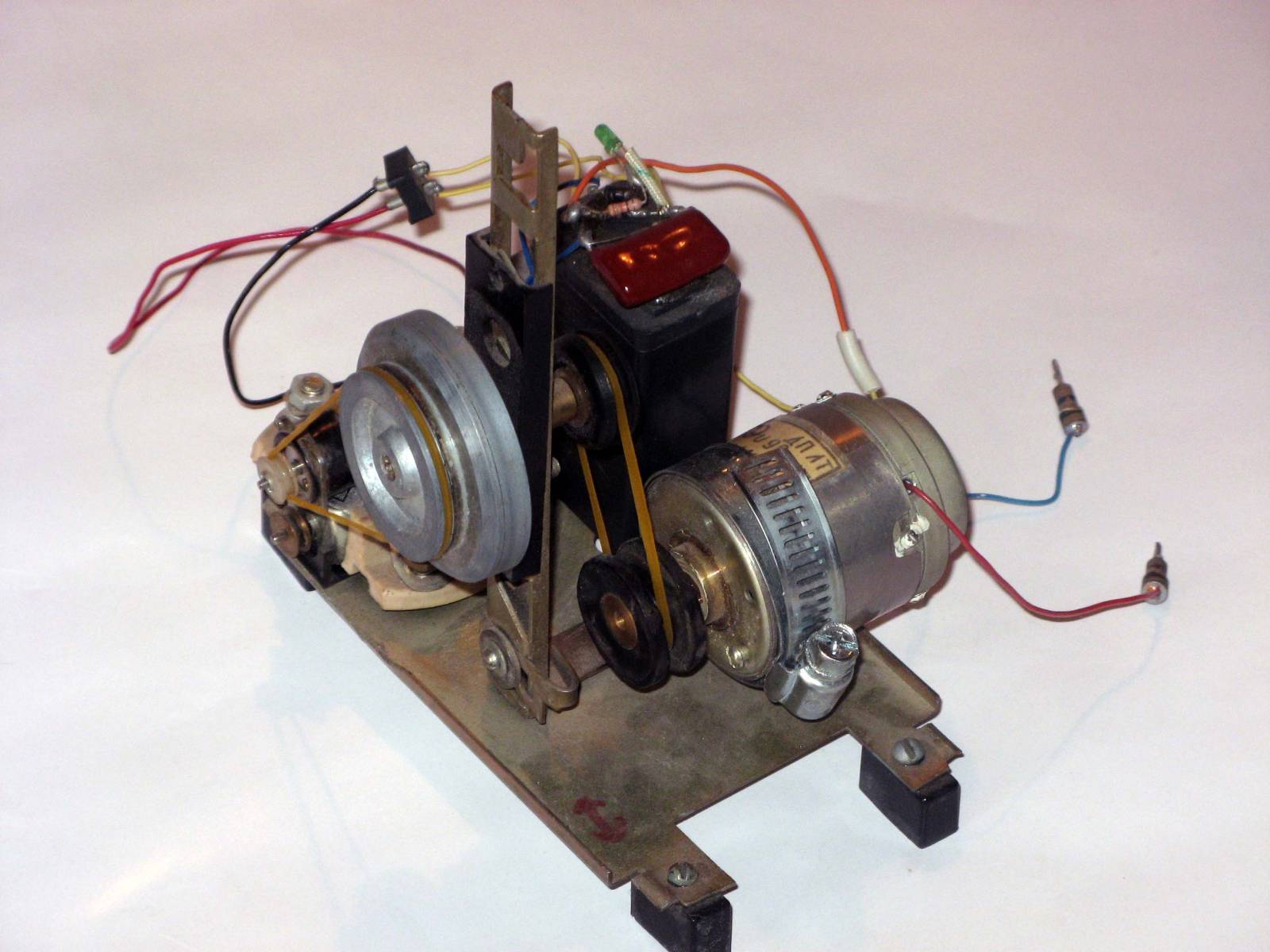 Законы, позволяющие использовать асинхронный электродвигатель как генератор